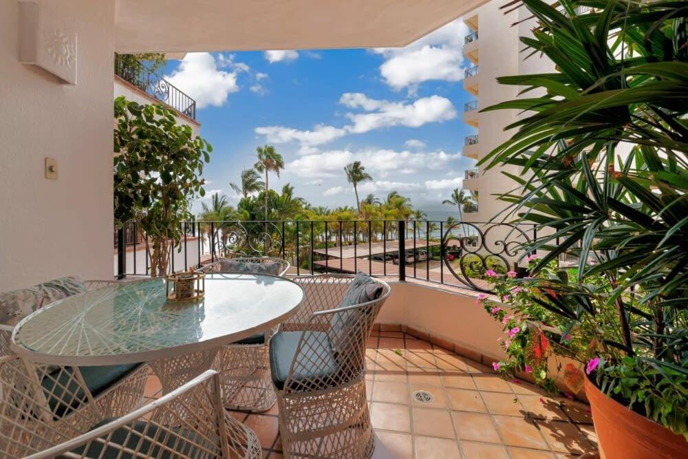 Ocean View 2br Condo-balcony-beach-pool Apartment *