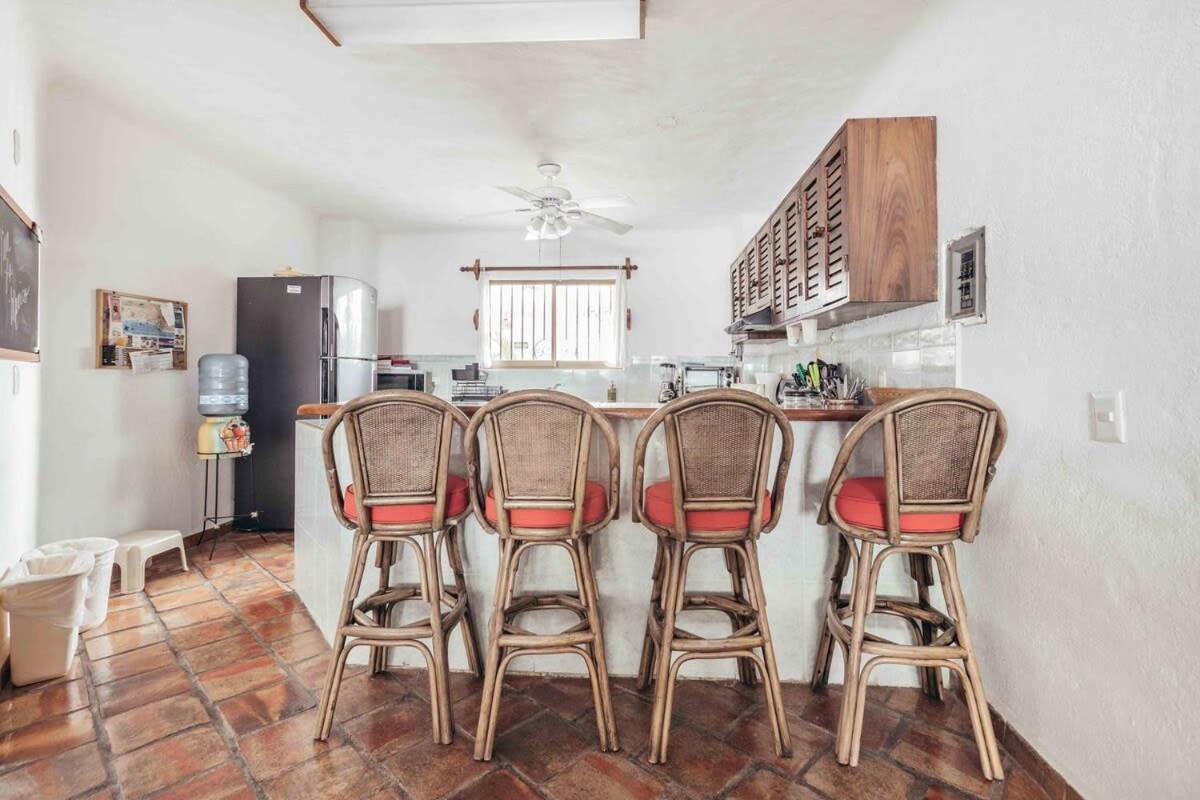 Apartamento Front Building 2br Condo-balcony-beach-pool