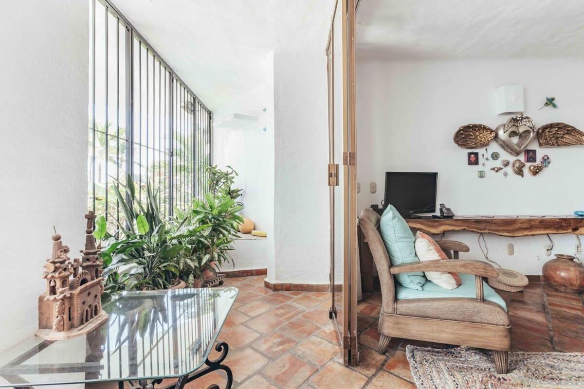 Apartamento Front Building 2br Condo-balcony-beach-pool *