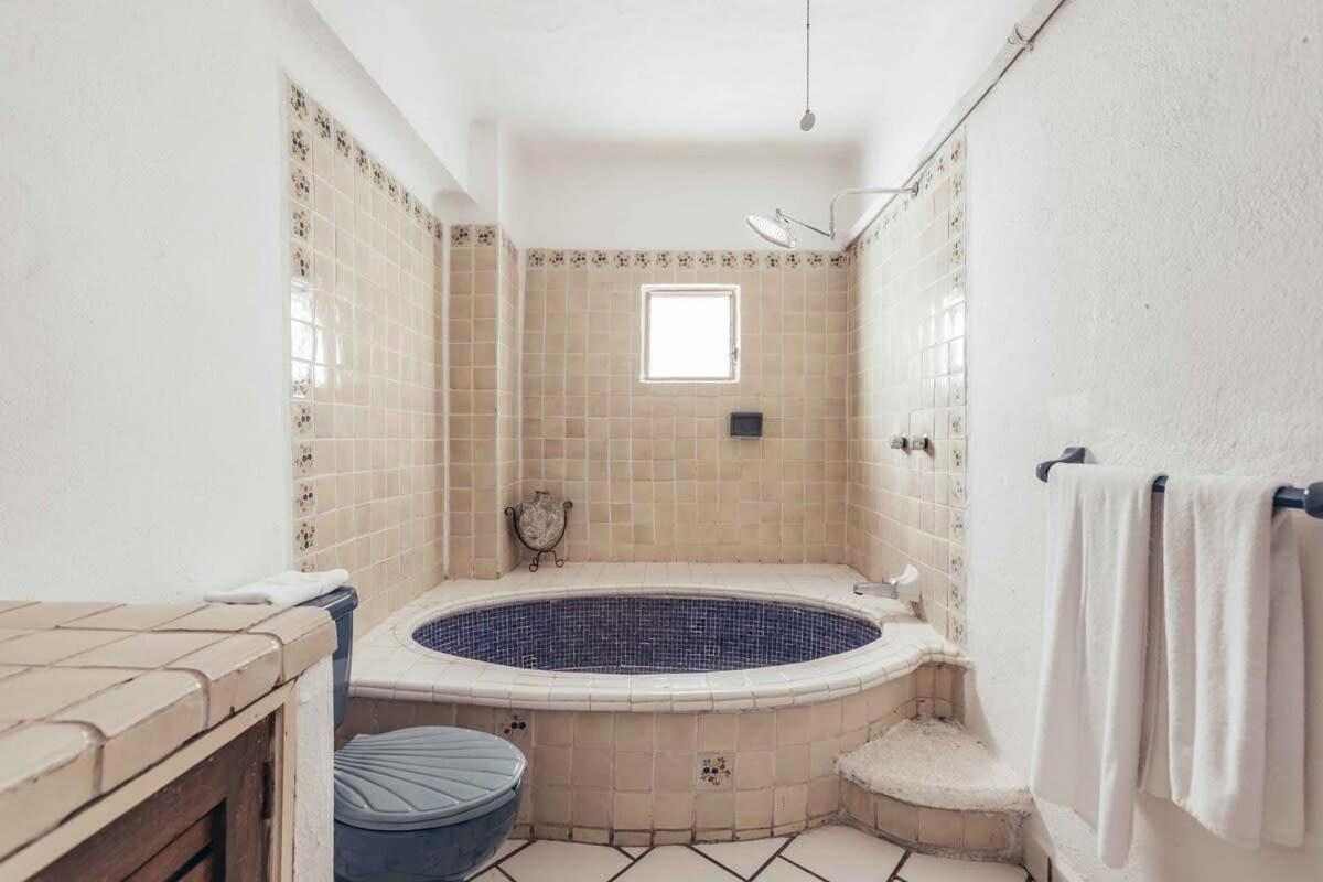 Front Building 2br Condo-balcony-beach-pool Apartamento