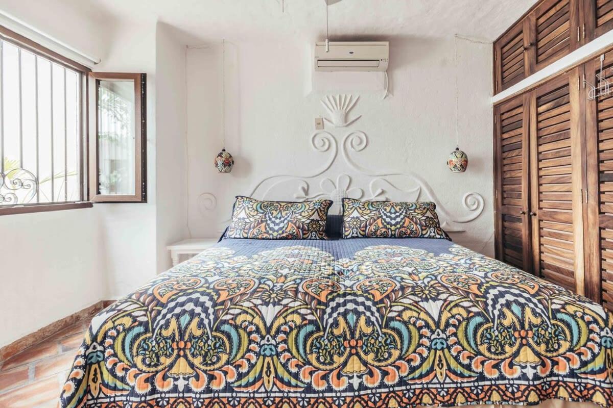Front Building 2br Condo-balcony-beach-pool Apartamento