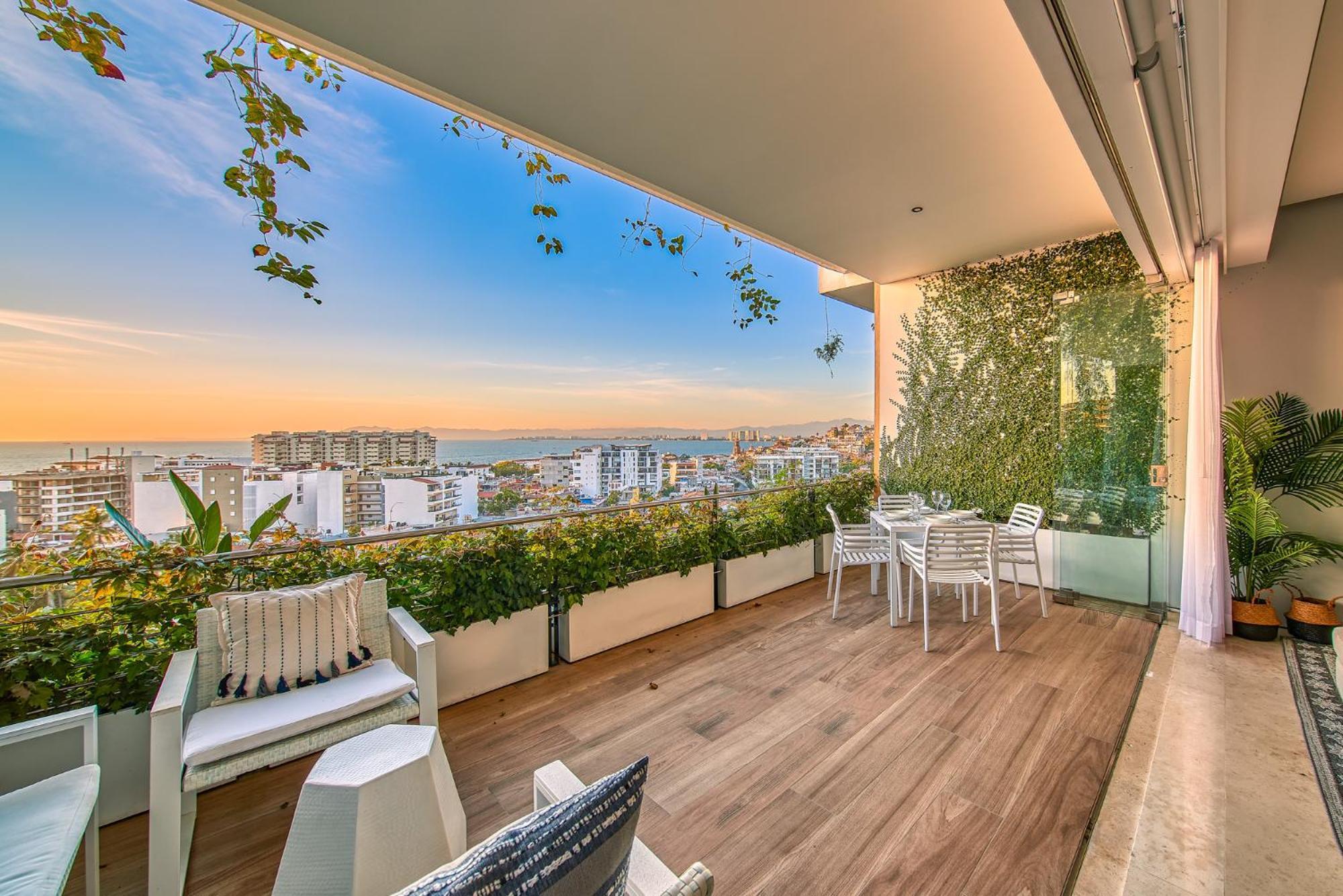 Maxwell Residences Romantic Zone Puerto Vallarta