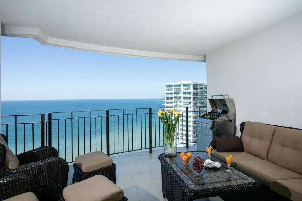 Grand Venetian Beachfront Apartment