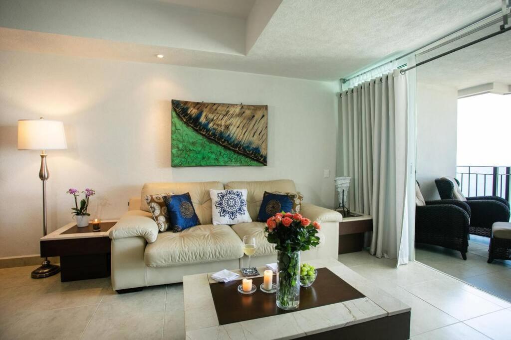 Grand Venetian Beachfront Apartment