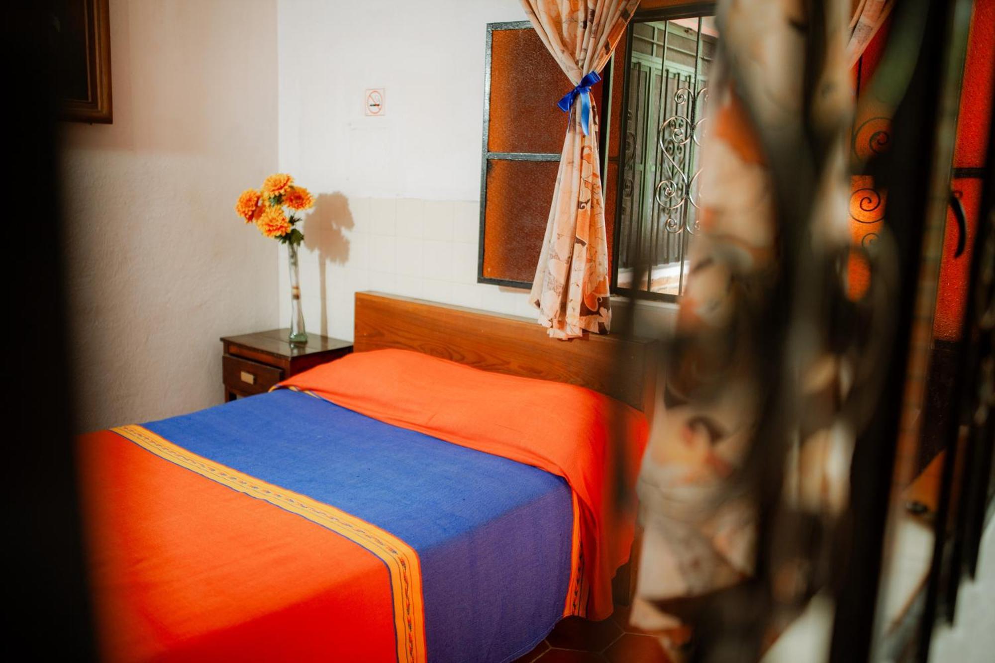 Hotel Azteca 2*