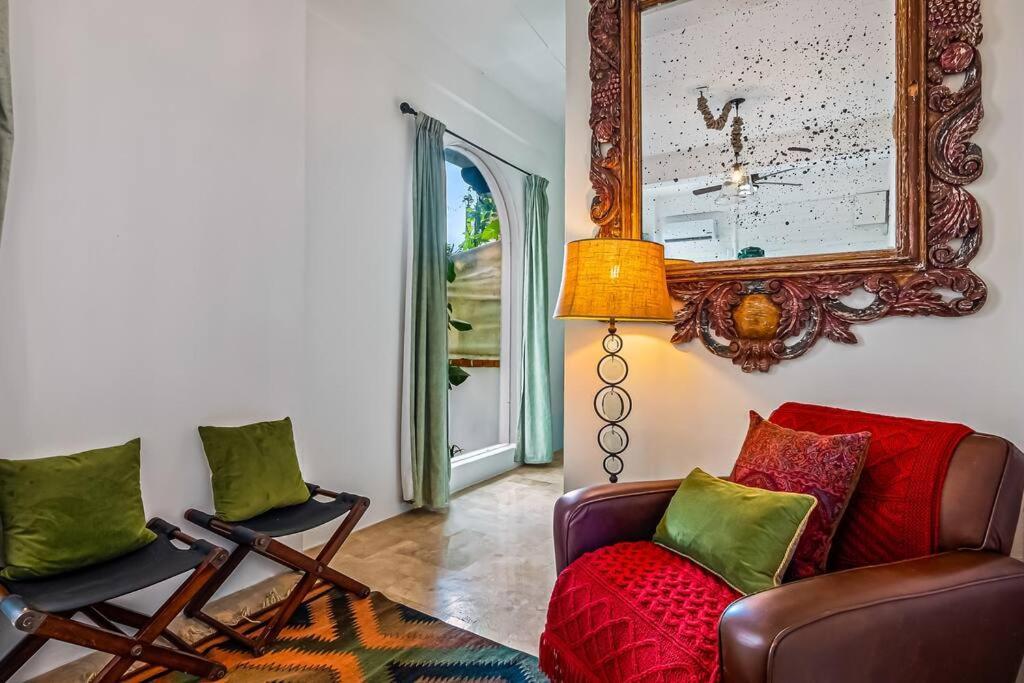 Romantique - Tropical Garden Apartment