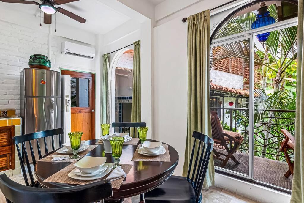 Romantique - Tropical Garden Apartment *