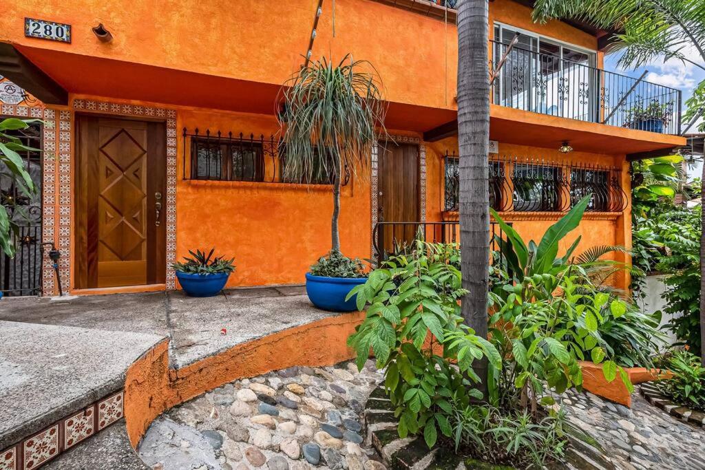 Romantique - Tropical Garden Apartment *