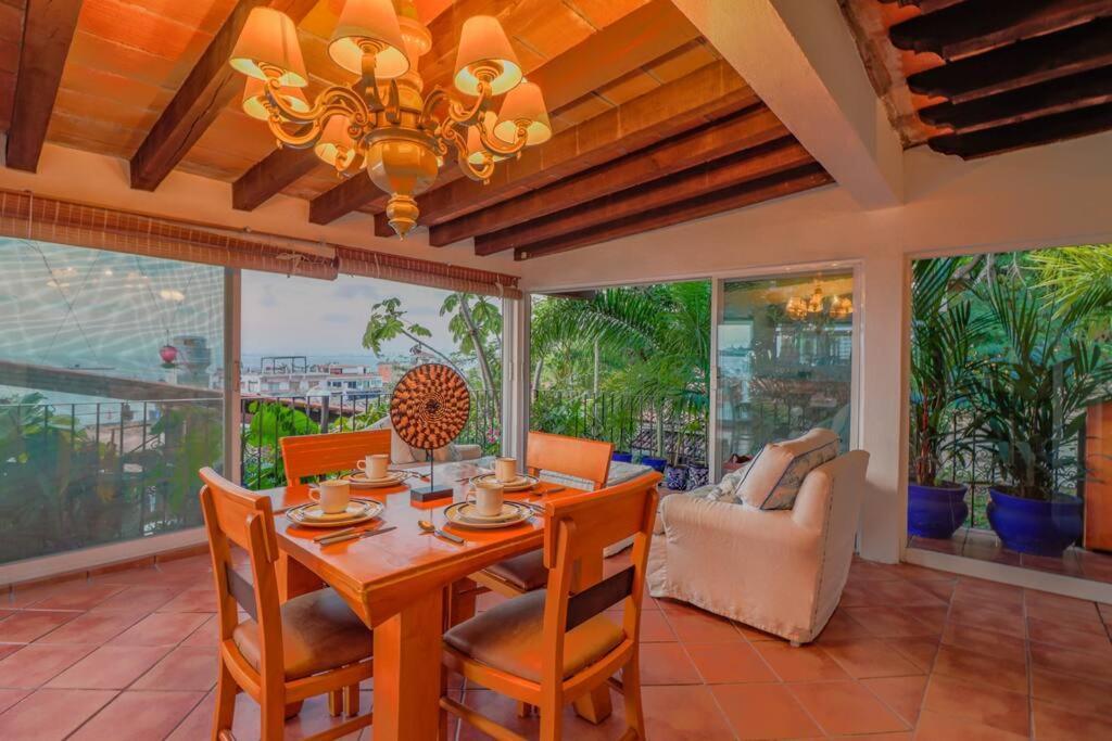 La Vista - Ocean And Cathedral Views Apartment