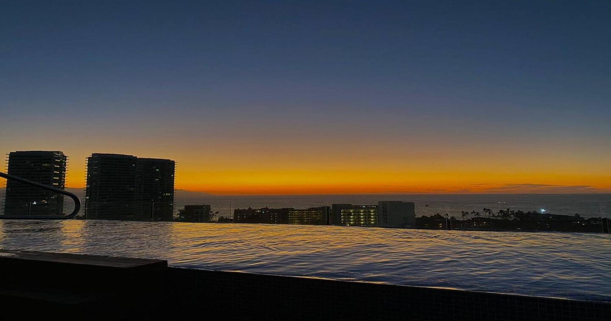 Zoho Skies Amazing View Sleeps 6, #t1-1104 Apartment Puerto Vallarta