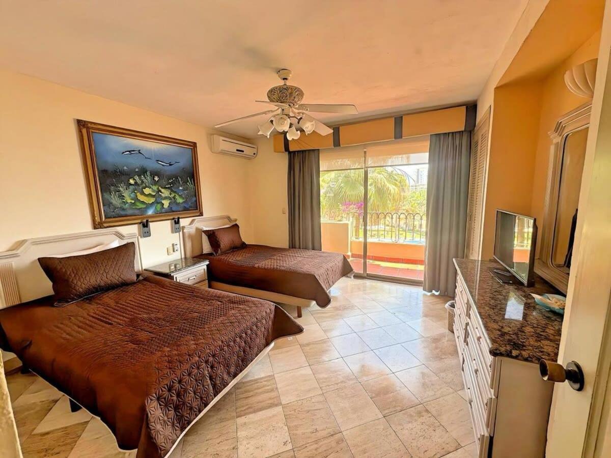 Beachfront With 3 Pools Gym Kids Club And Tennis Apartment Puerto Vallarta