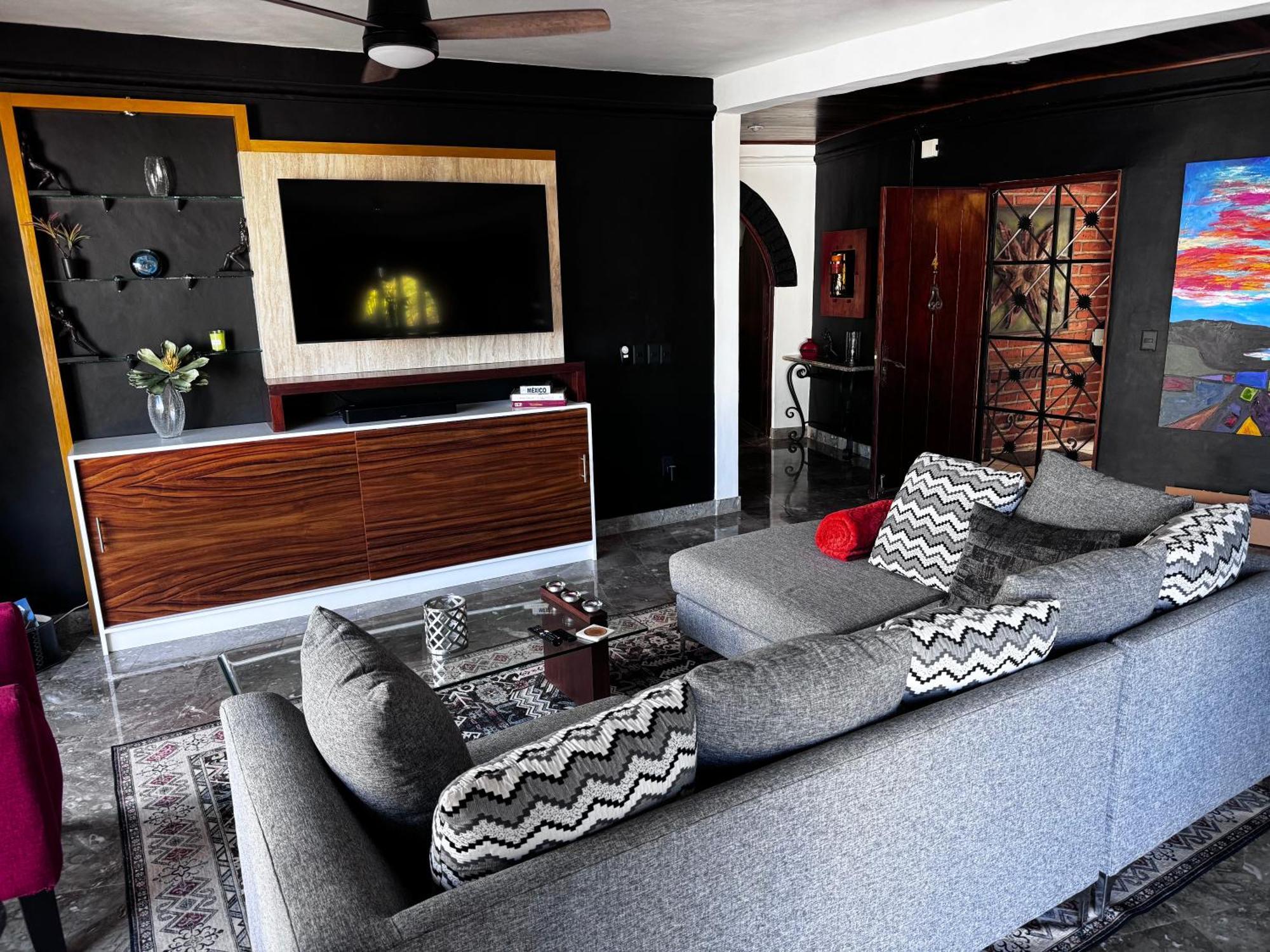 New Listing Zona Romantica, 2bd, 3 Bath Apartment