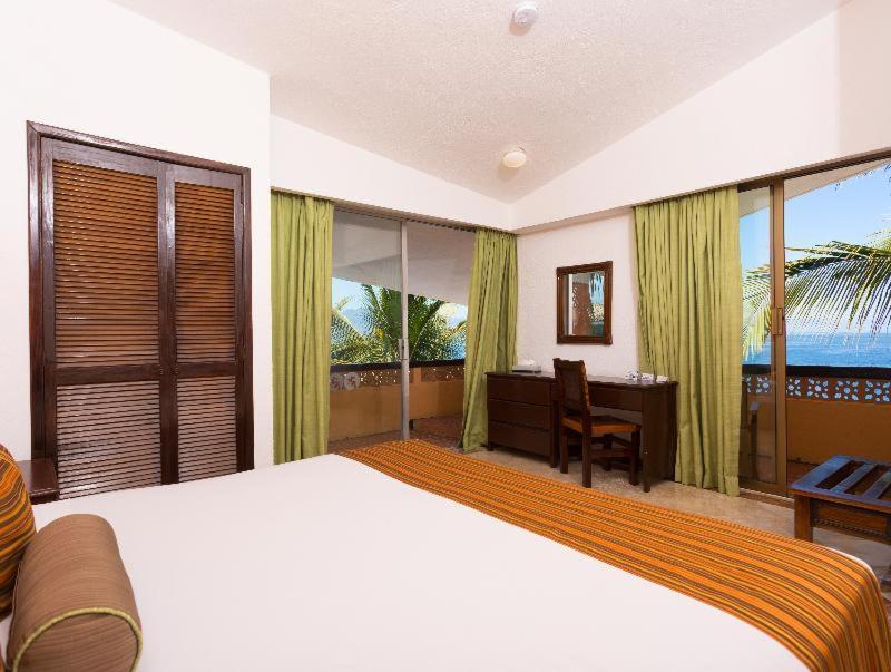 Hotel Palmas By The Sea