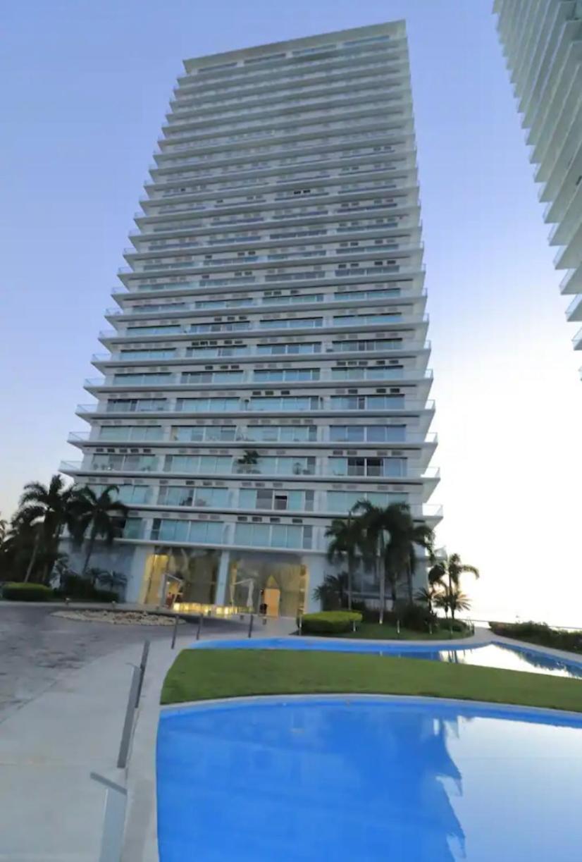 Front Apartment *