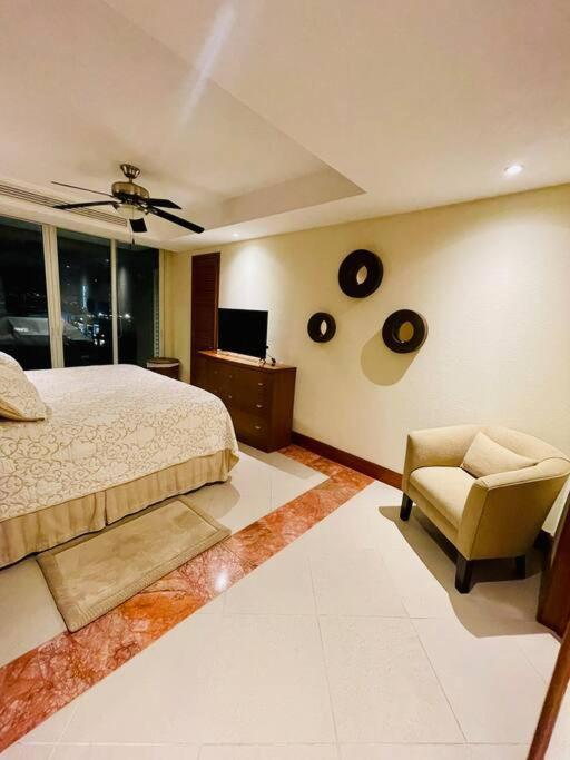 Grand V Front Torre 2000 Puerto Vallarta