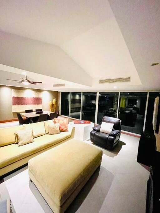 Apartment Grand V Front Torre 2000
