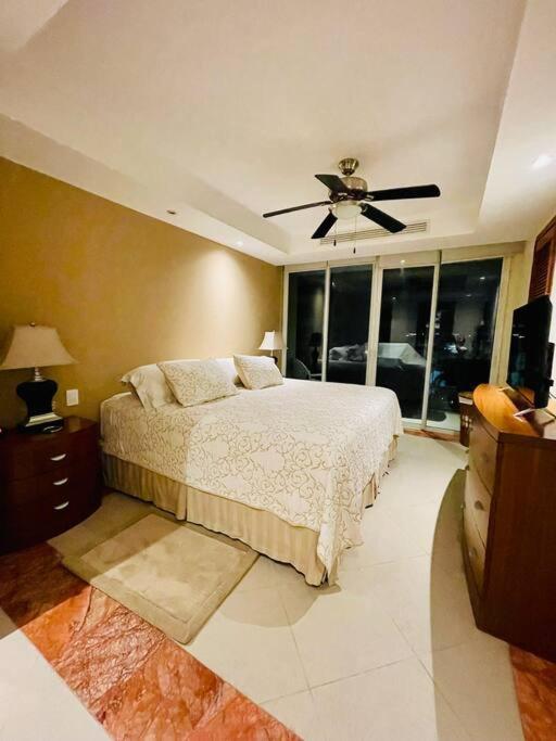 Grand V Front Torre 2000 Puerto Vallarta