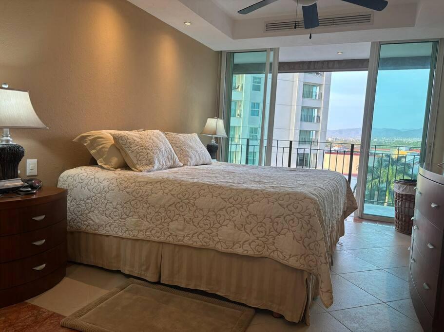 Grand V Front Torre 2000 *