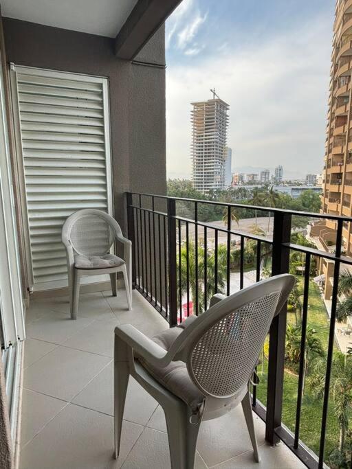 Apartment Grand V Front Torre 2000 *