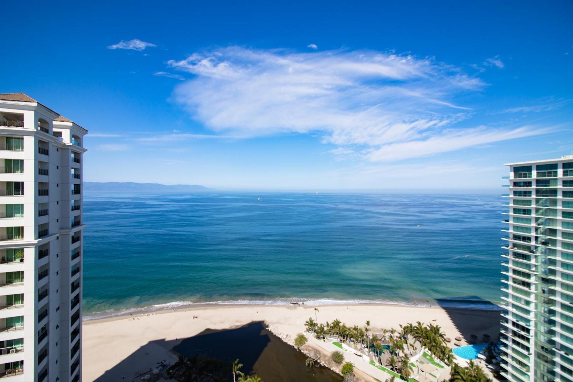 Grand Venetian Beachfront * Puerto Vallarta