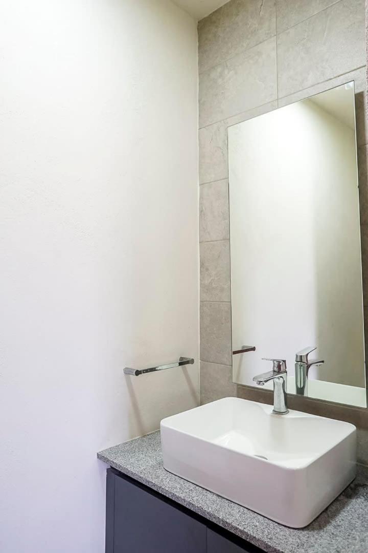 New Calm Haven Garden & Pool Apartment