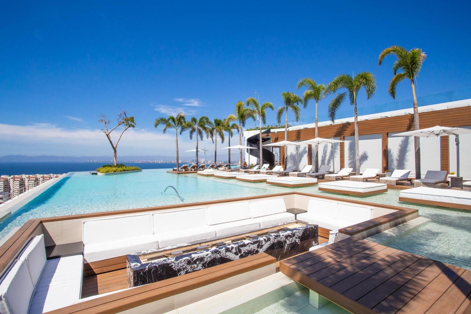 Pool & 2 Workspaces In Soho Pv Holiday home *
