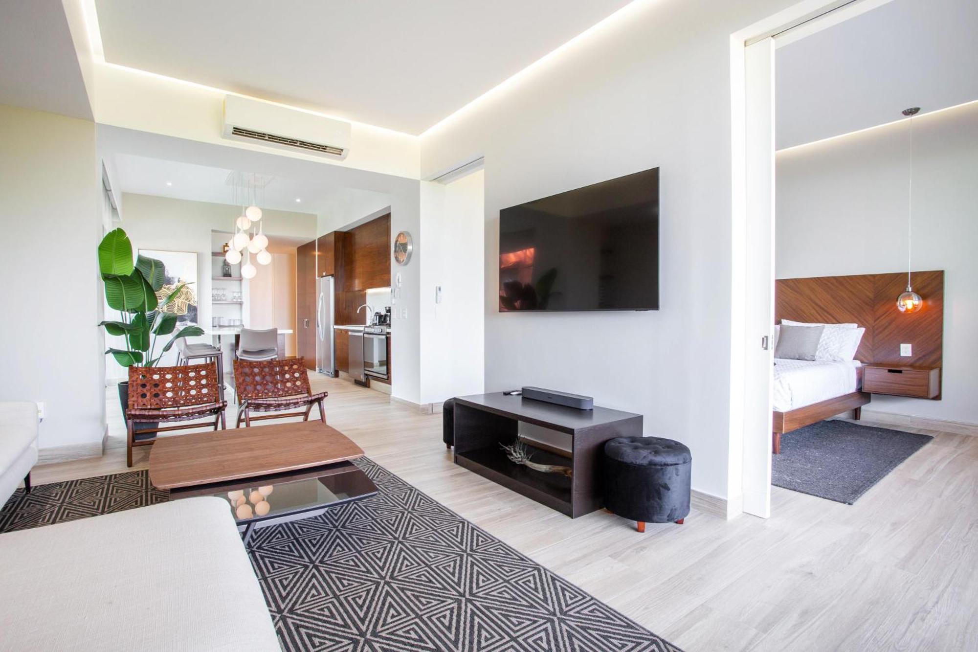 Upscale 2 Bedroom Ocean-view Backdrop And Private Bbq *