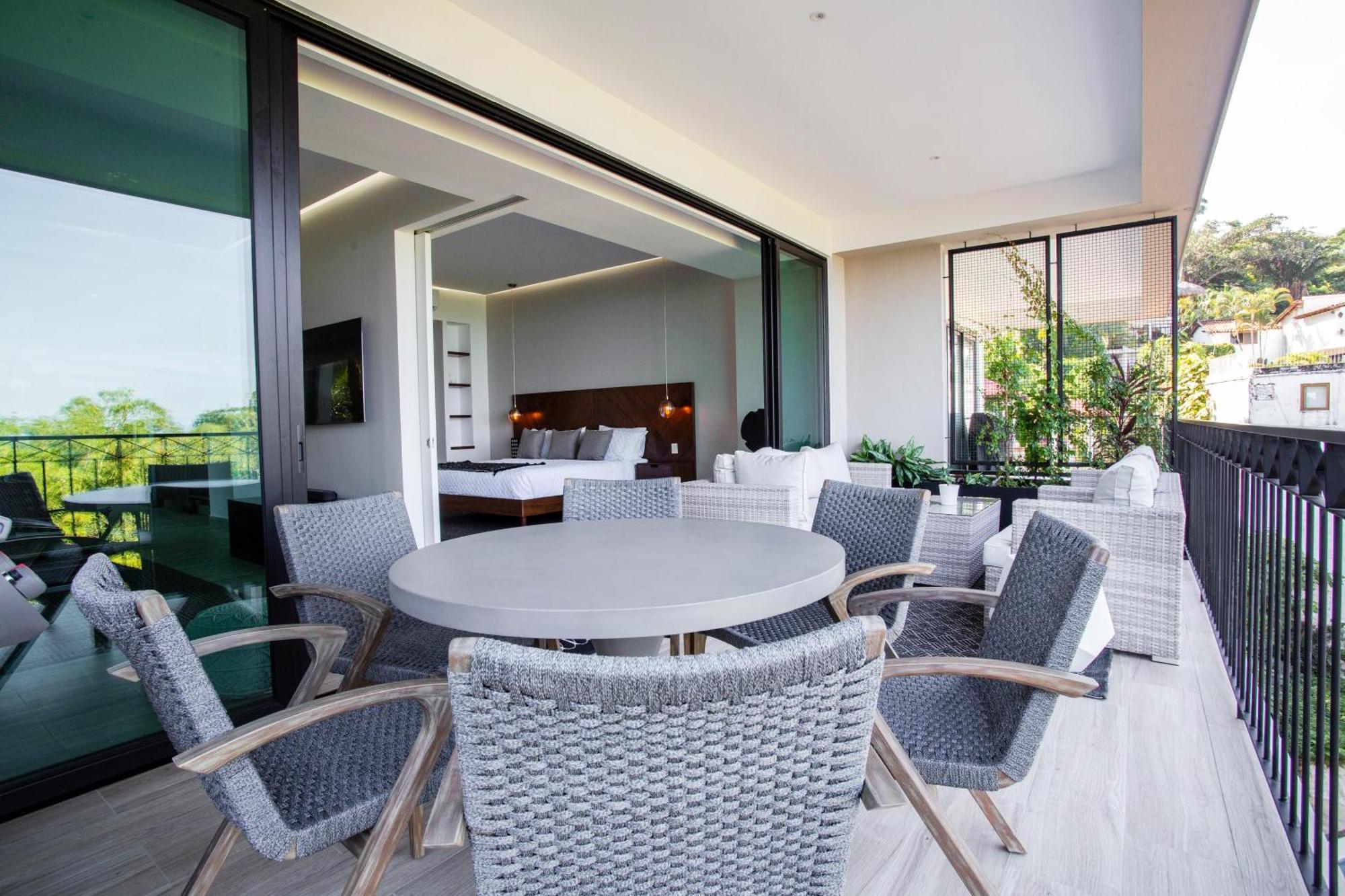 Upscale 2 Bedroom Ocean-view Backdrop And Private Bbq Holiday home *