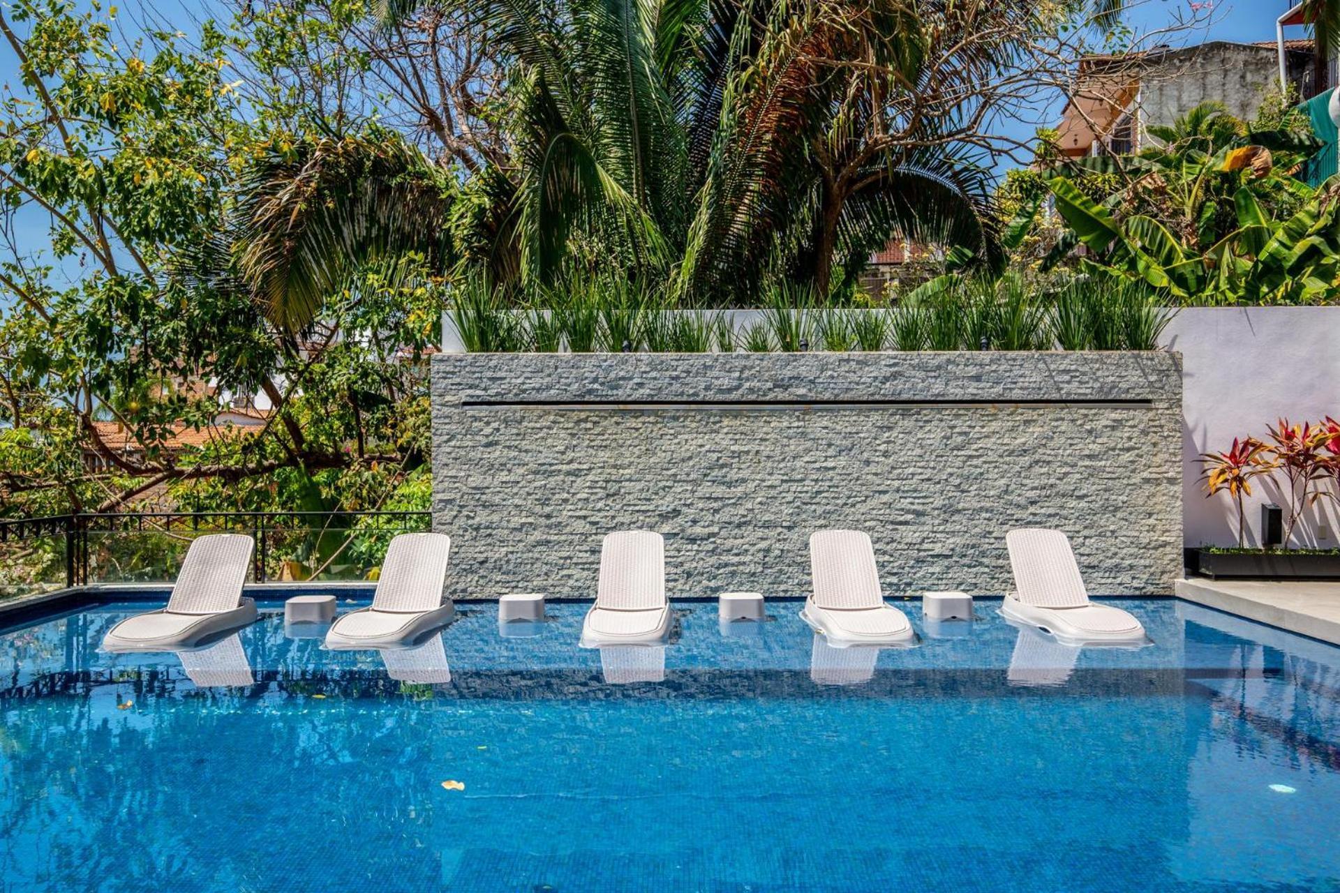 Upscale 2 Bedroom Ocean-view Backdrop And Private Bbq Holiday home *