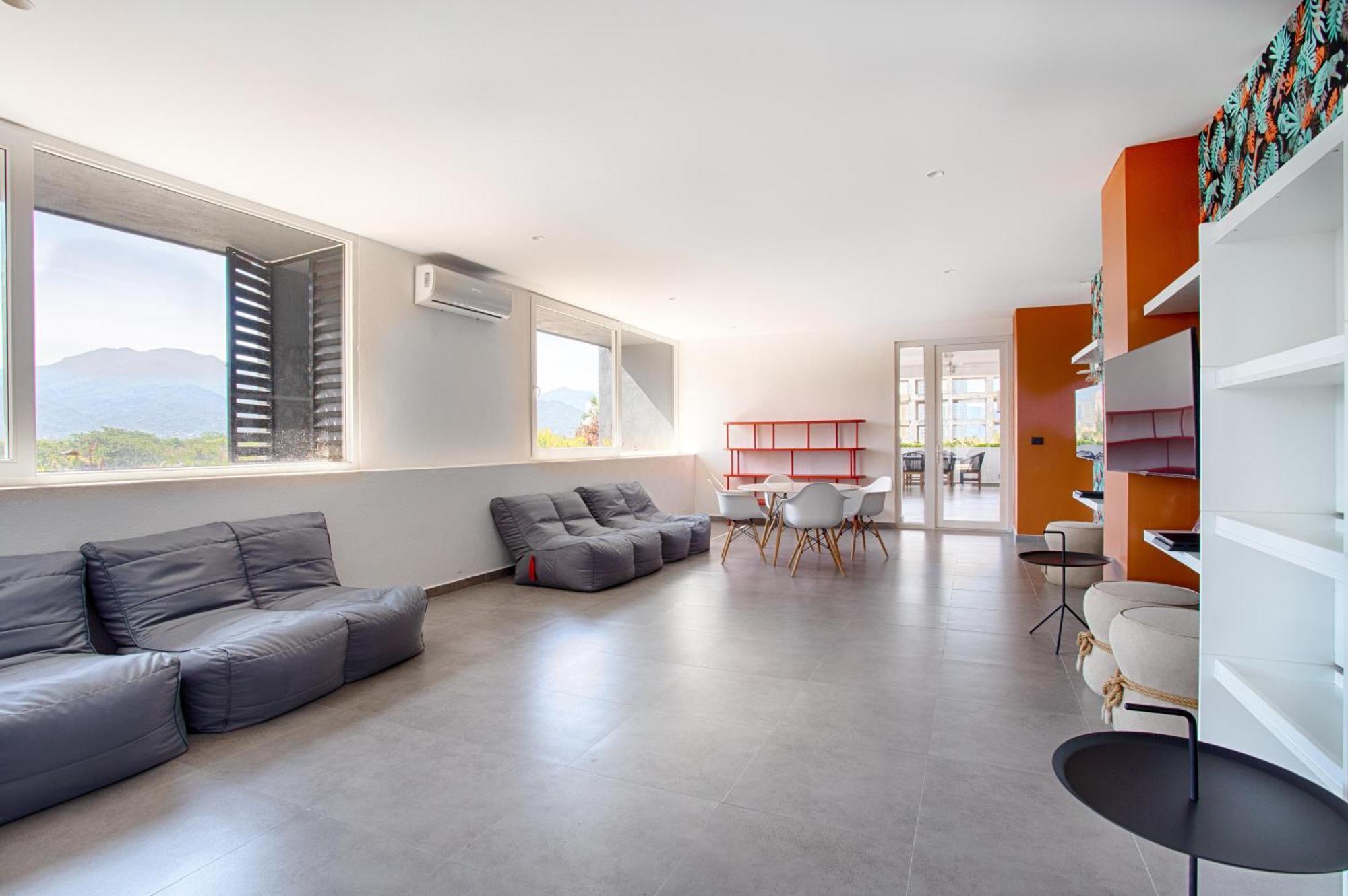 Location, Superb Family Amenities, Parking Holiday home *