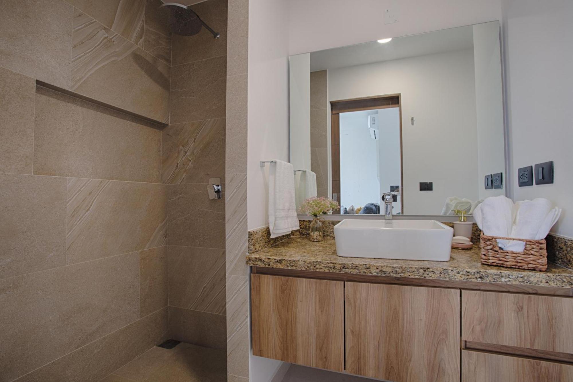 Location, Superb Family Amenities, Parking * Puerto Vallarta