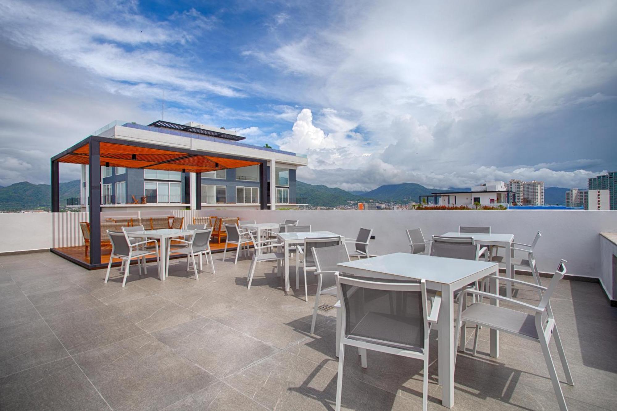 Holiday home Location, Superb Family Amenities, Parking
