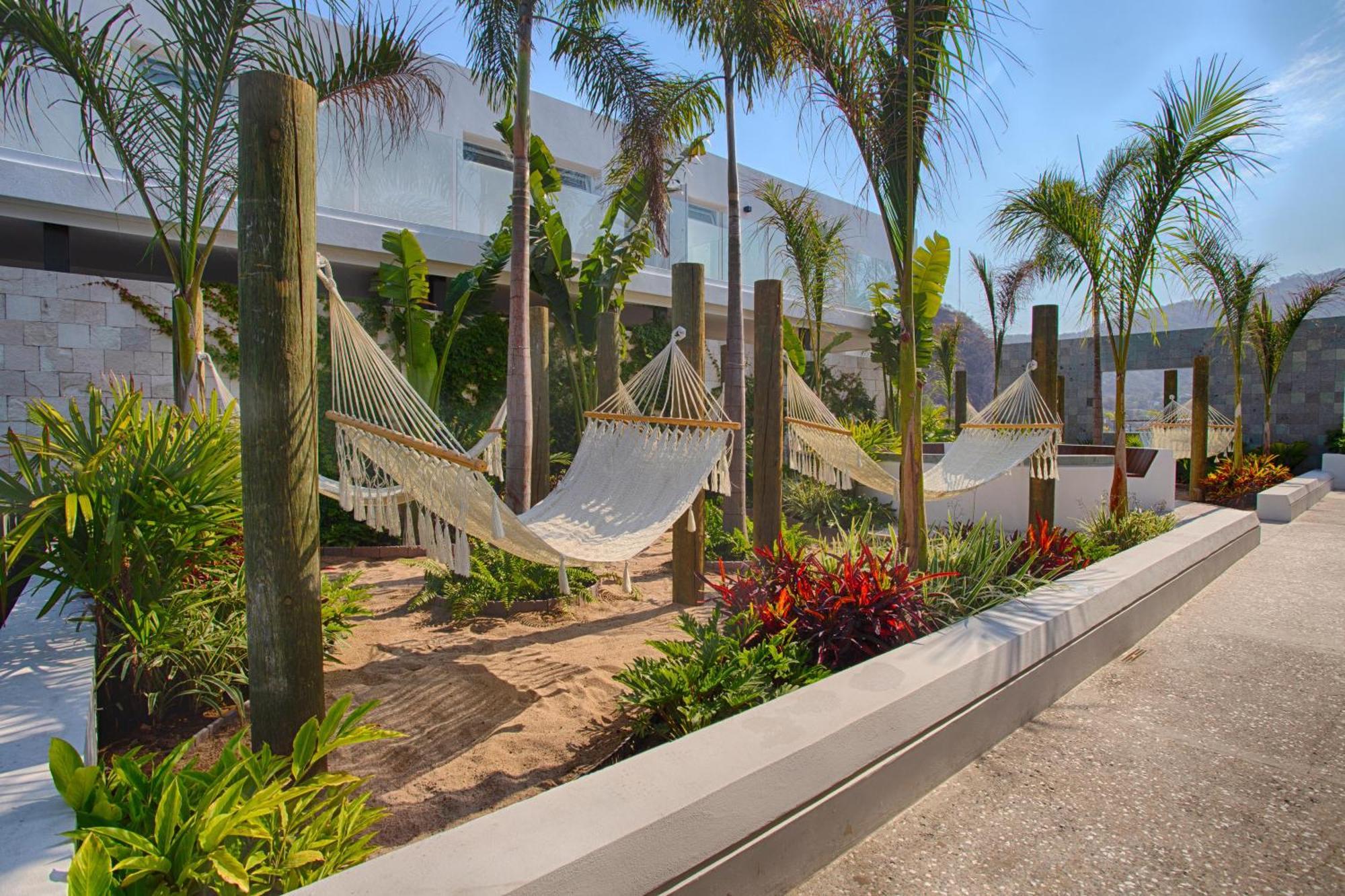Cozy Modern In Romantica, Pool, Gym *