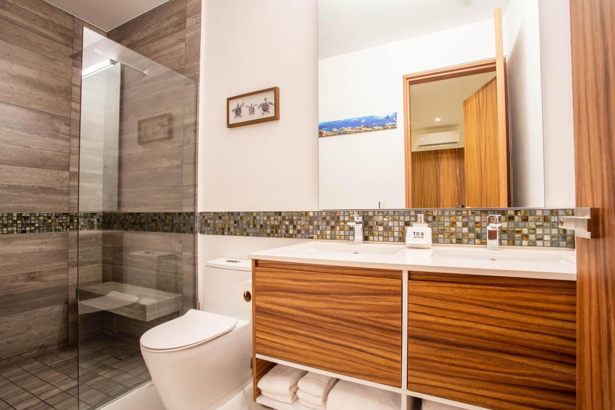 Cozy Modern In Romantica, Pool, Gym *