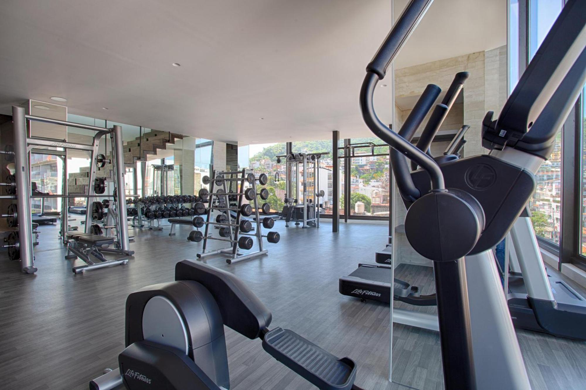 Cozy Modern In Romantica, Pool, Gym Puerto Vallarta