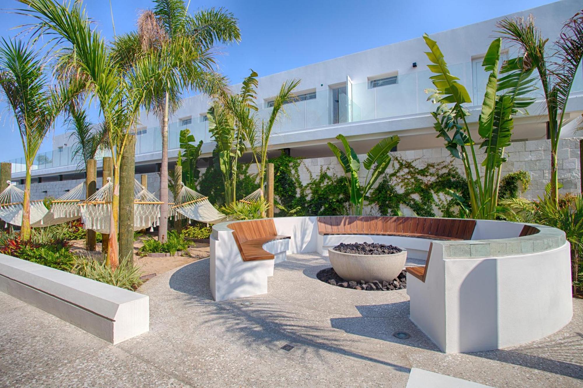 Cozy Modern In Romantica, Pool, Gym Holiday home Puerto Vallarta