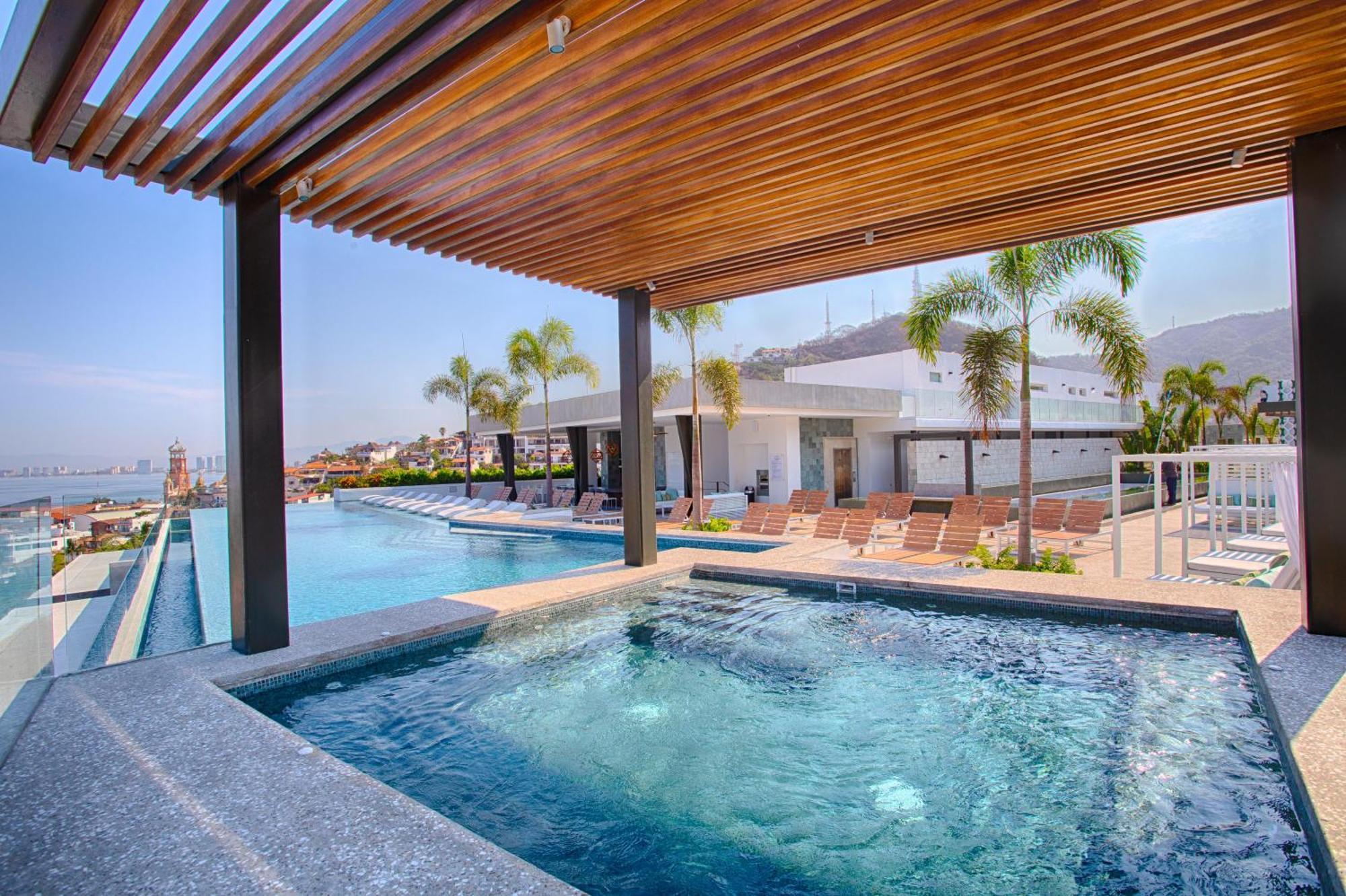 Cozy Modern In Romantica, Pool, Gym