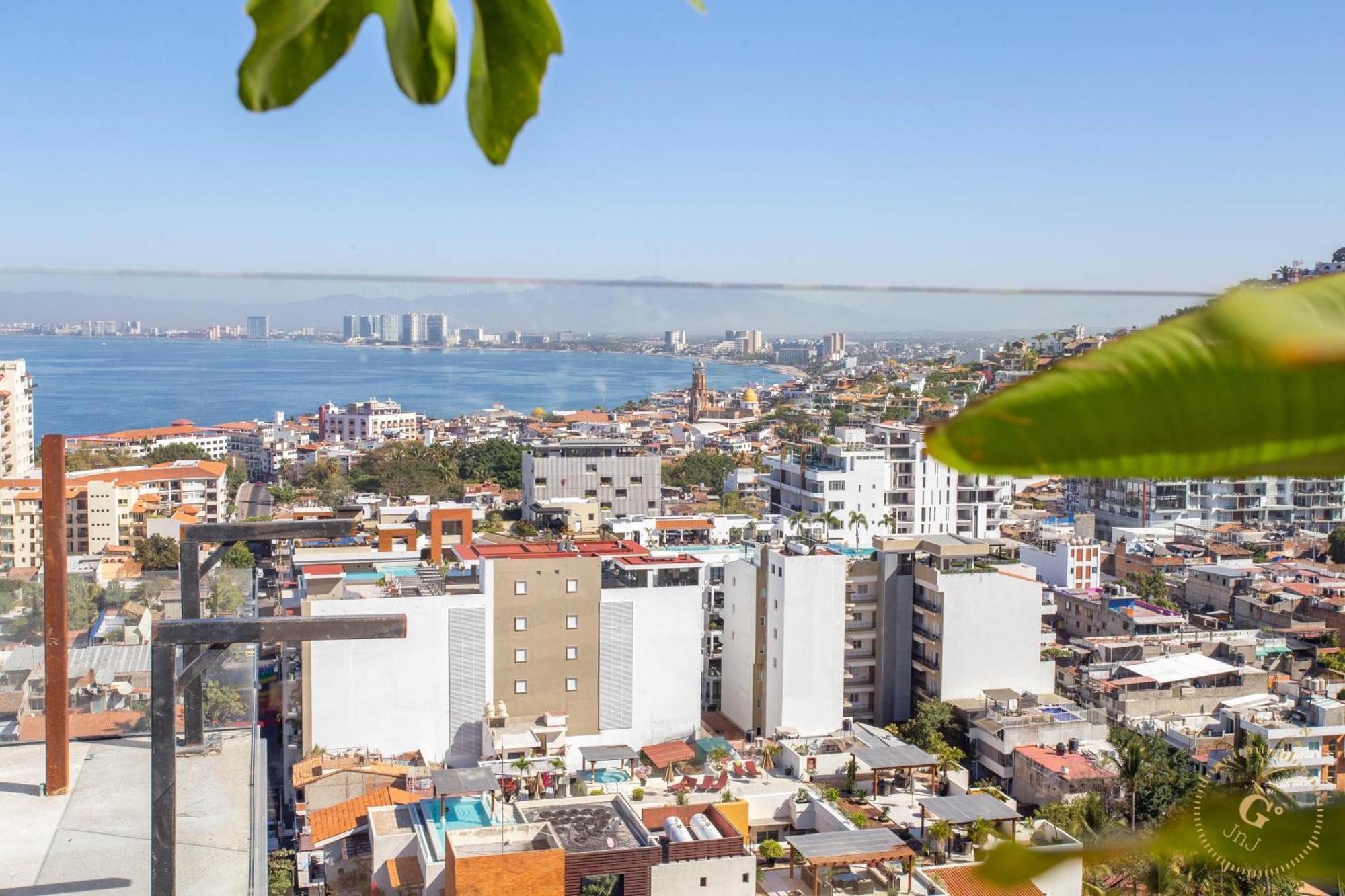 1 Bedroom Romantic Zone, Rooftop Pool & Parking * Puerto Vallarta