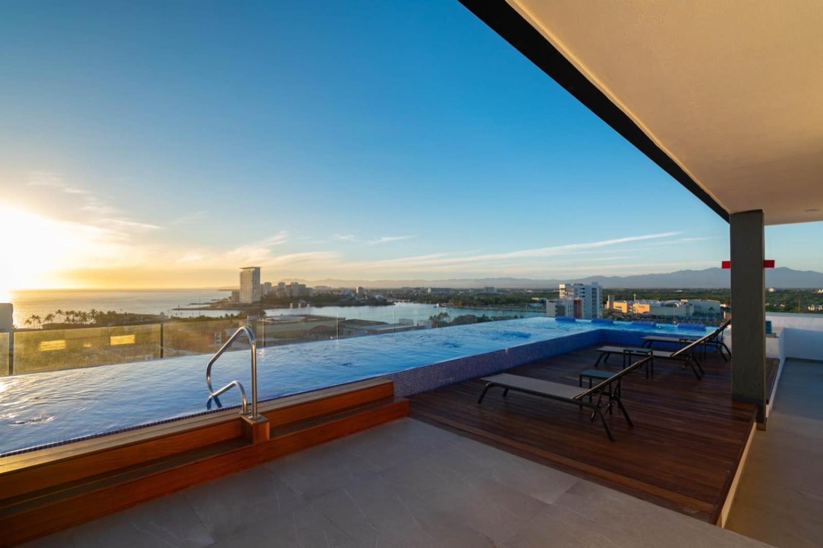 Zoho Skies Loft Rooftop Infinity Pool & Lounge Apartment Puerto Vallarta