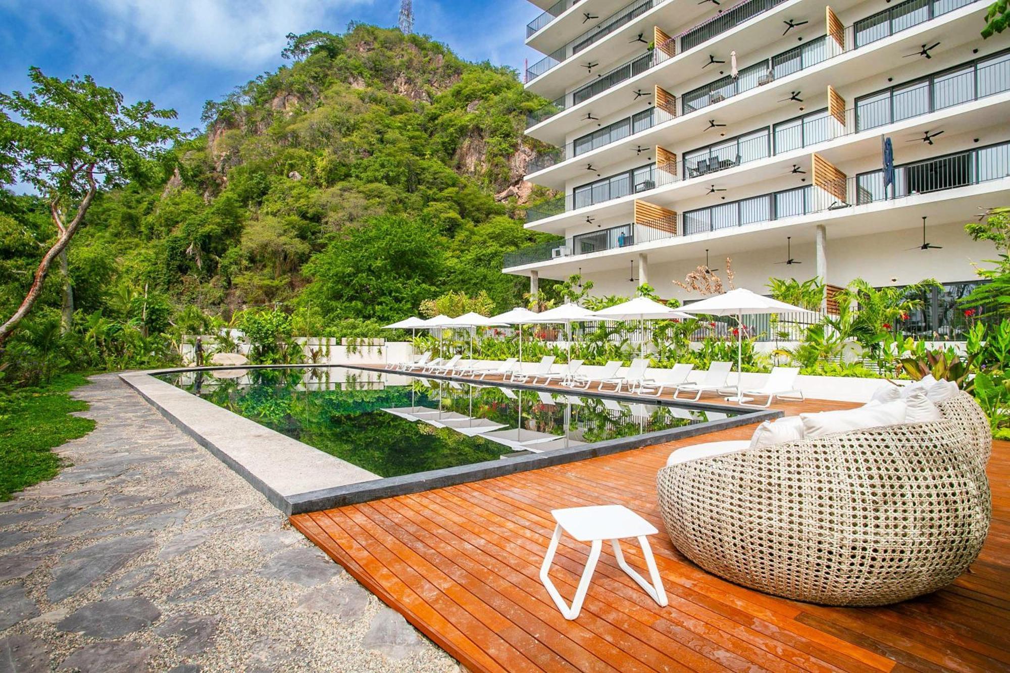 Riverfront 3br At Oasis | 2 Pools, Gym & Bar Puerto Vallarta