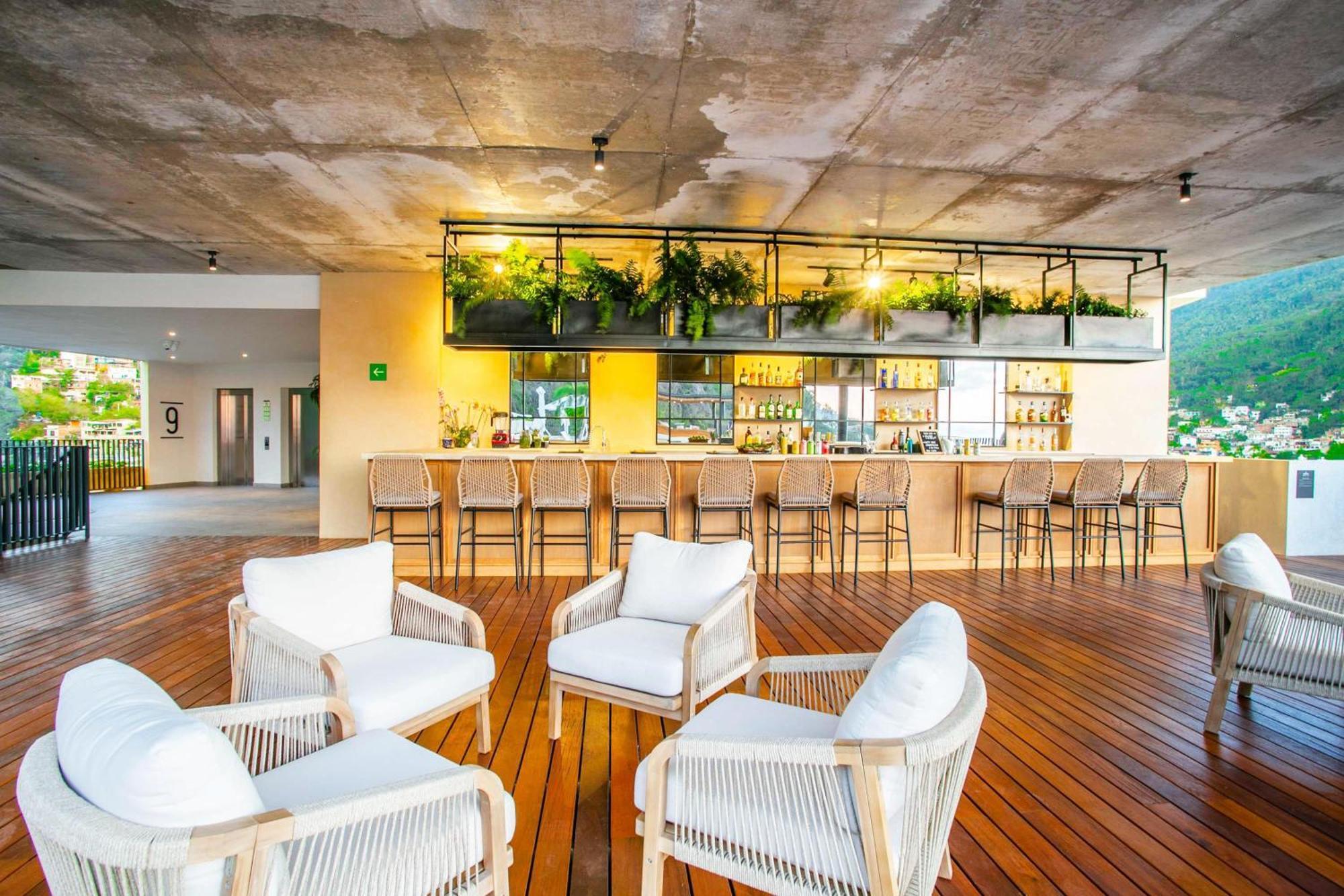 Riverfront 3br At Oasis | 2 Pools, Gym & Bar