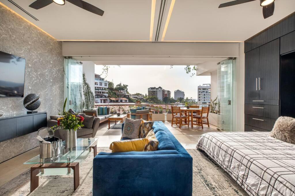 New! Luxury 2bd 2ba Romantic Zone Largest Pool In Pv Sea View Balcony Apartment