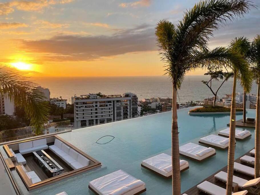 New! Luxury 2bd 2ba Romantic Zone Largest Pool In Pv Sea View Balcony