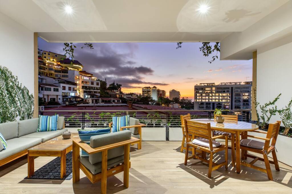 New! Luxury 2bd 2ba Romantic Zone Largest Pool In Pv Sea View Balcony * Puerto Vallarta