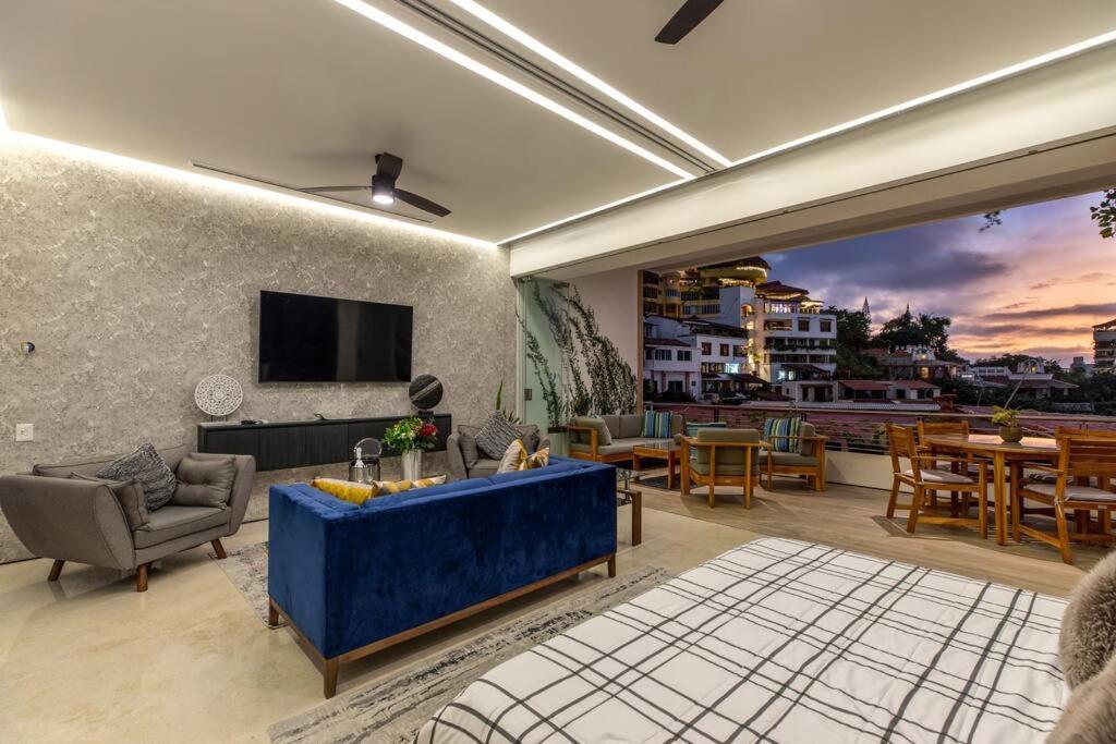 New! Luxury 2bd 2ba Romantic Zone Largest Pool In Pv Sea View Balcony Apartment