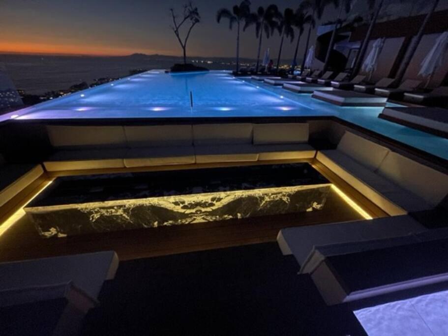 New! Luxury 2bd 2ba Romantic Zone Largest Pool In Pv Sea View Balcony Apartment