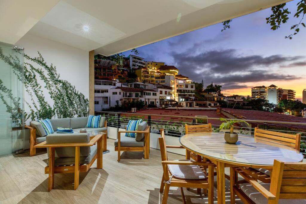 New! Luxury 2bd 2ba Romantic Zone Largest Pool In Pv Sea View Balcony * Puerto Vallarta