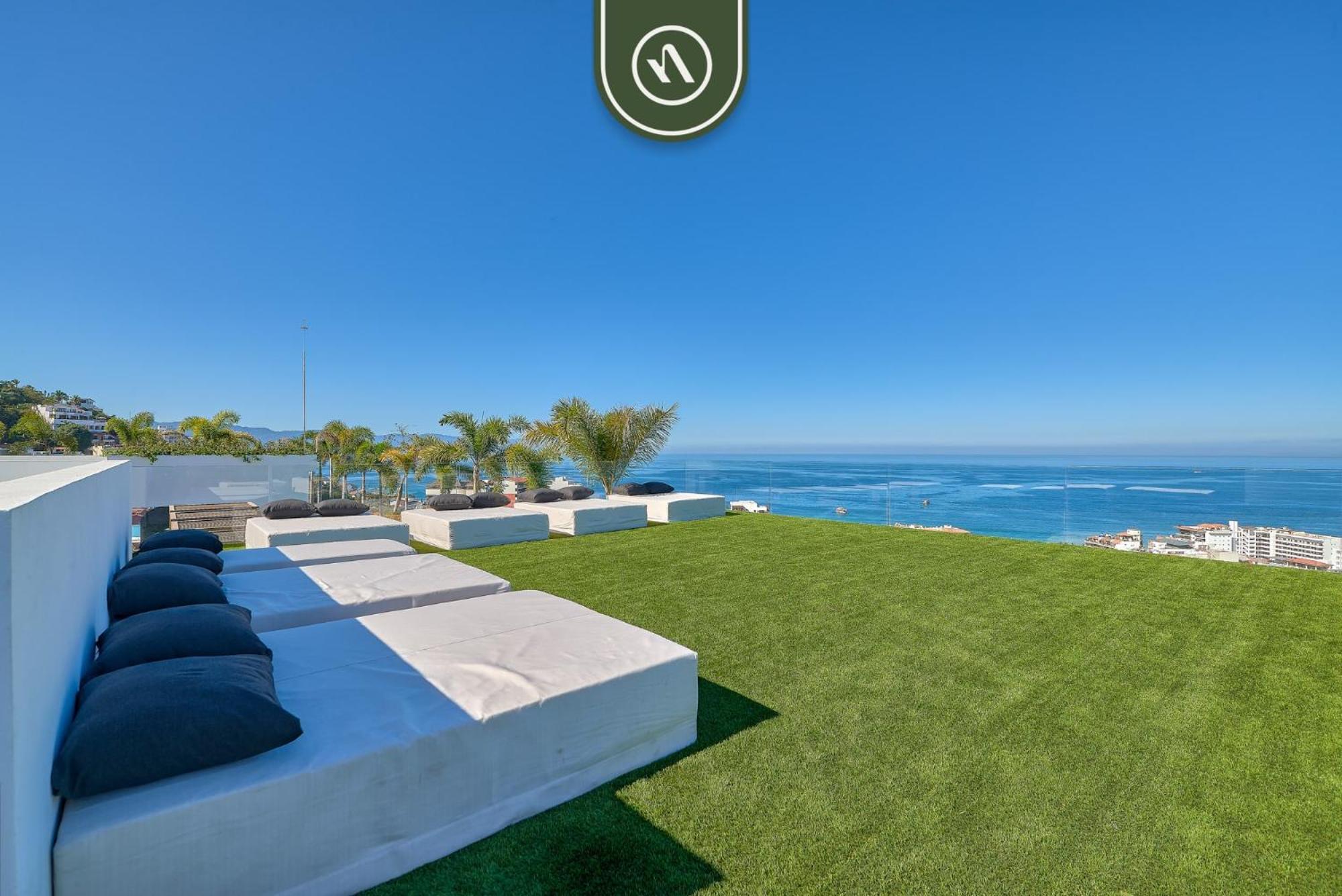 With 2 Beds - Rooftop Pool *