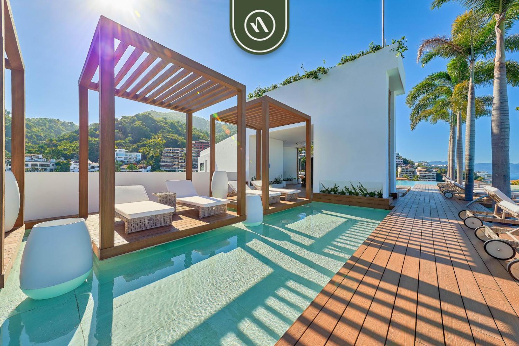With 2 Beds - Rooftop Pool Apartment
