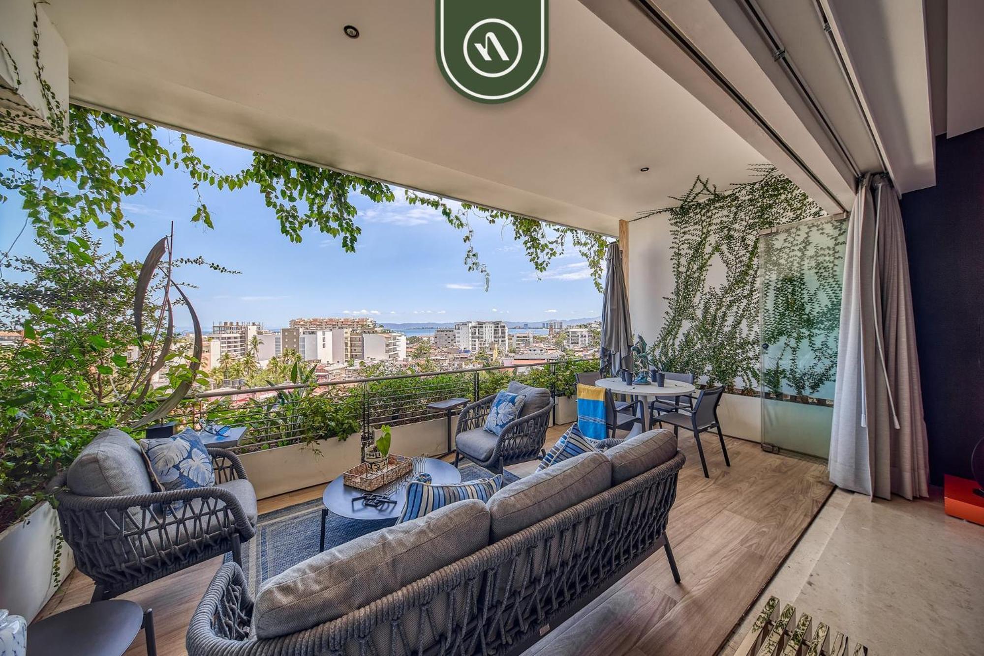 With 2 Beds - Rooftop Pool Apartment *